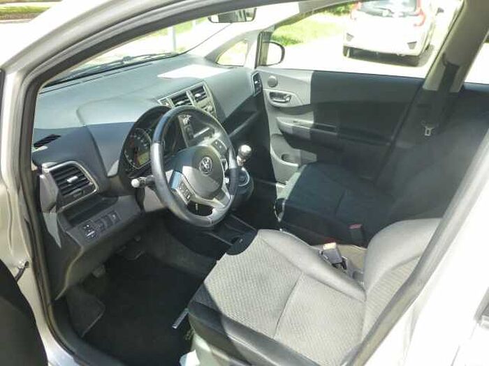 Toyota Verso-S Life. .. Life