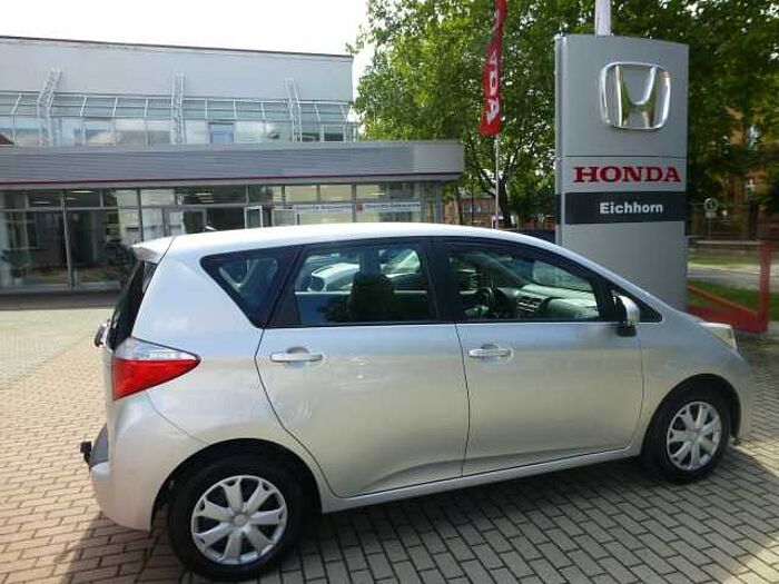 Toyota Verso-S Life. .. Life