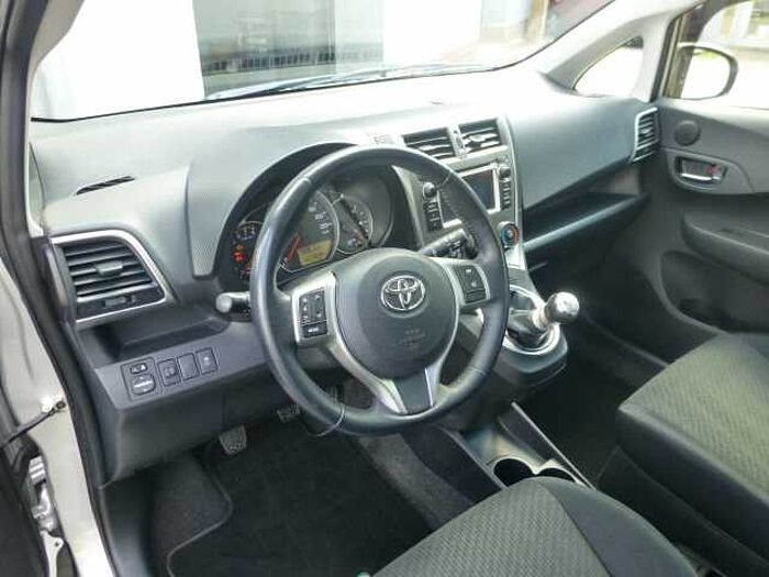 Toyota Verso-S Life. .. Life