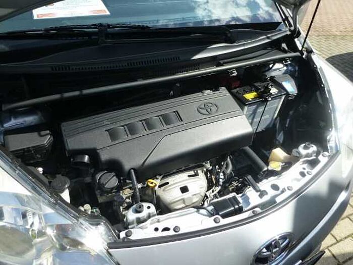 Toyota Verso-S Life. .. Life