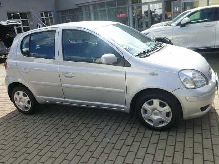 Toyota Yaris 1,3 Sol nur 55700 KM...