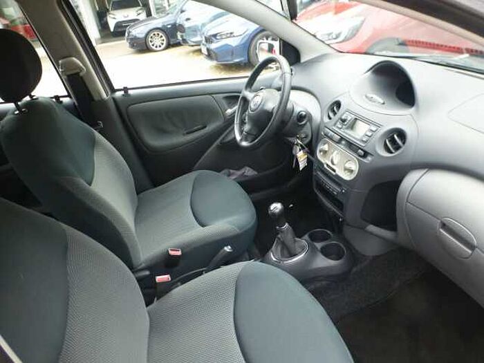 Toyota Yaris 1,3 Sol nur 55700 KM...