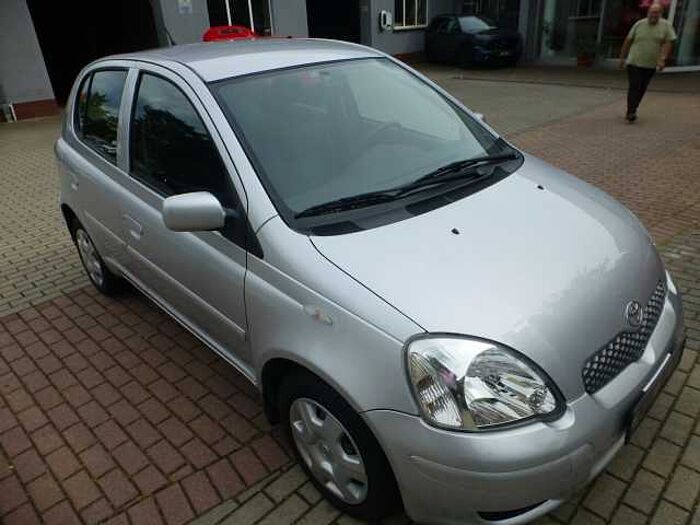Toyota Yaris 1,3 Sol nur 55700 KM...