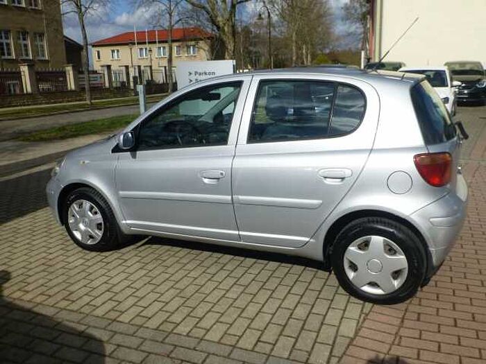 Toyota Yaris 1,3 Sol nur 55700 KM...