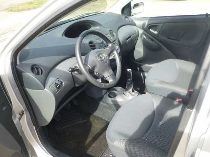 Toyota Yaris 1,3 Sol nur 55700 KM...