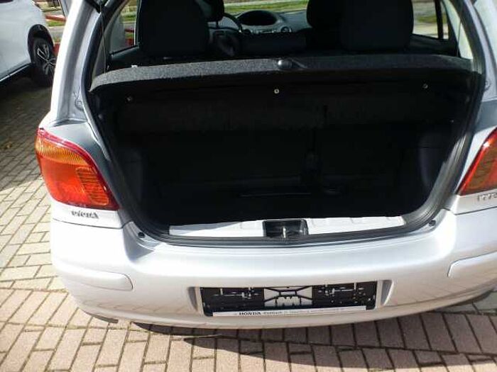 Toyota Yaris 1,3 Sol nur 55700 KM...