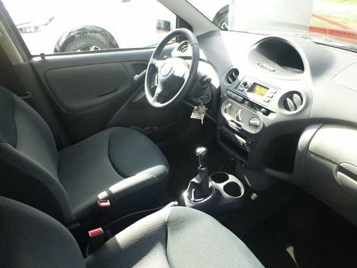 Toyota Yaris 1,3 Sol nur 55700 KM...