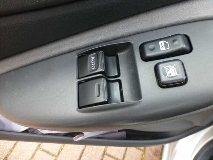 Toyota Yaris 1,3 Sol nur 55700 KM...