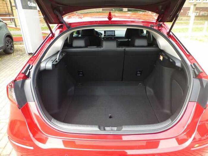 Honda Civic e: HEV 2,0 i-MMD Hybrid Advance Heckspoiler. ..