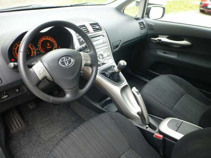 Toyota Auris 1,6i Sol... Sol