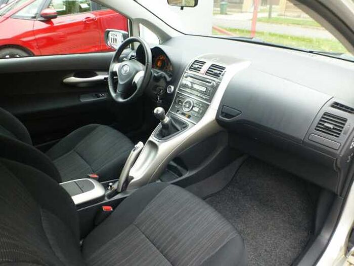 Toyota Auris 1,6i Sol... Sol