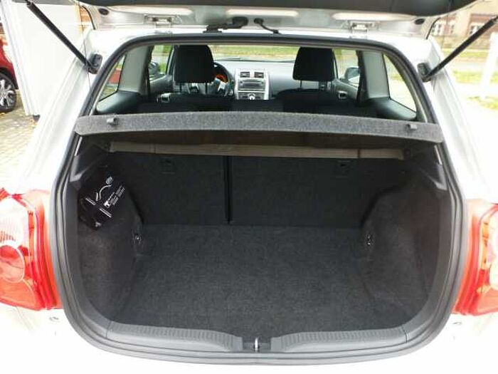 Toyota Auris 1,6i Sol... Sol